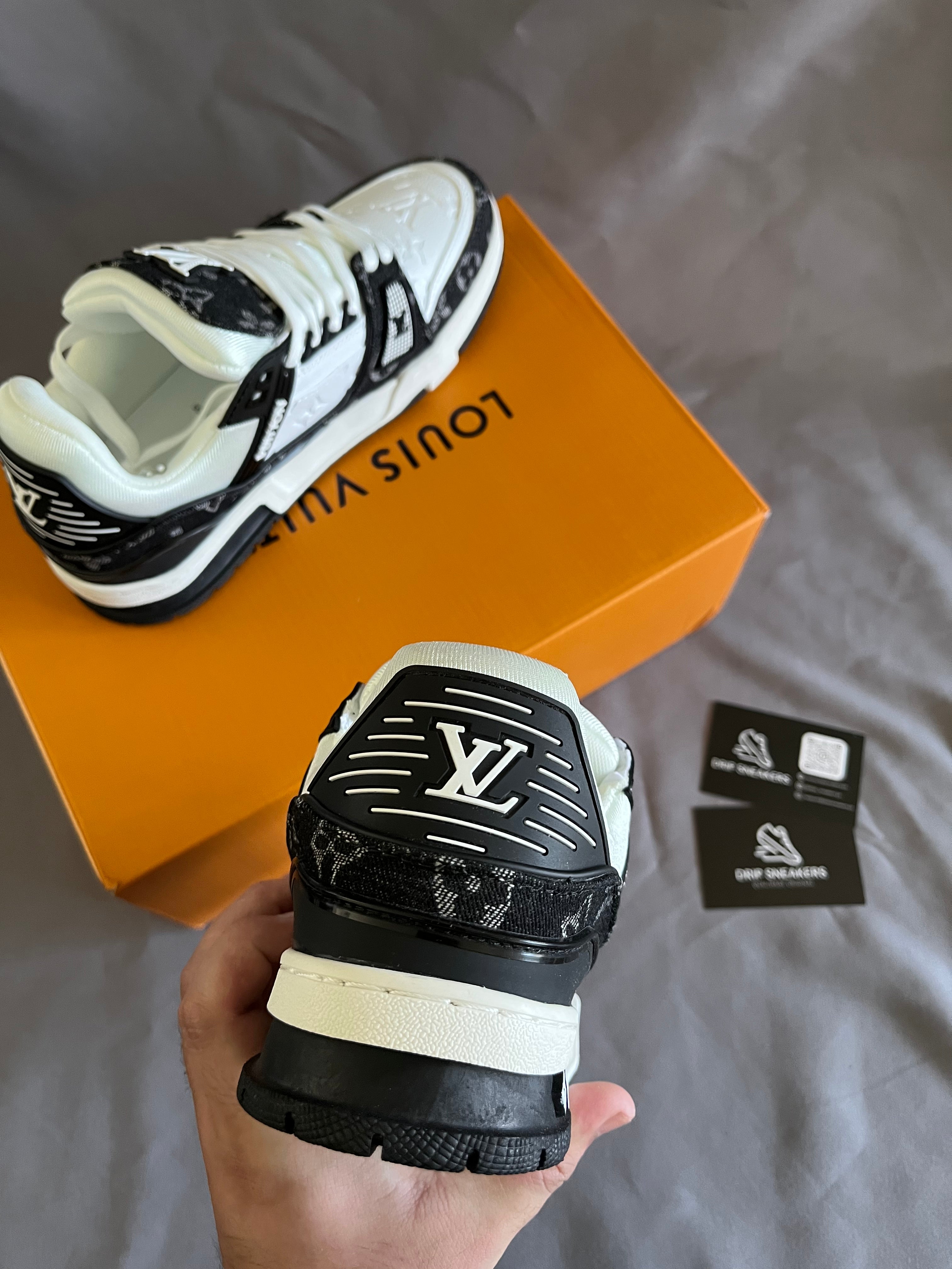 LV Trainer "Black and White"