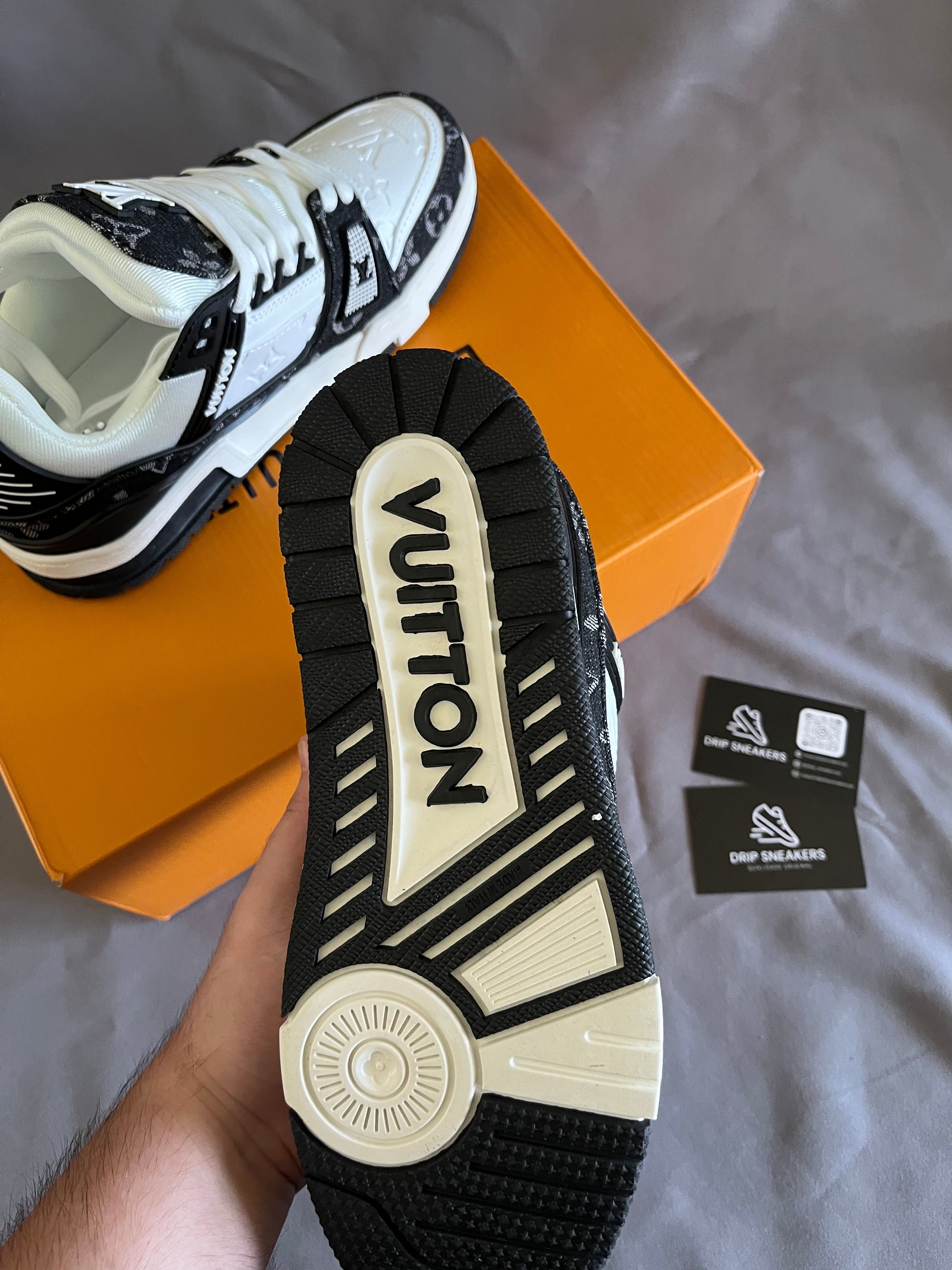 LV Trainer "Black and White"