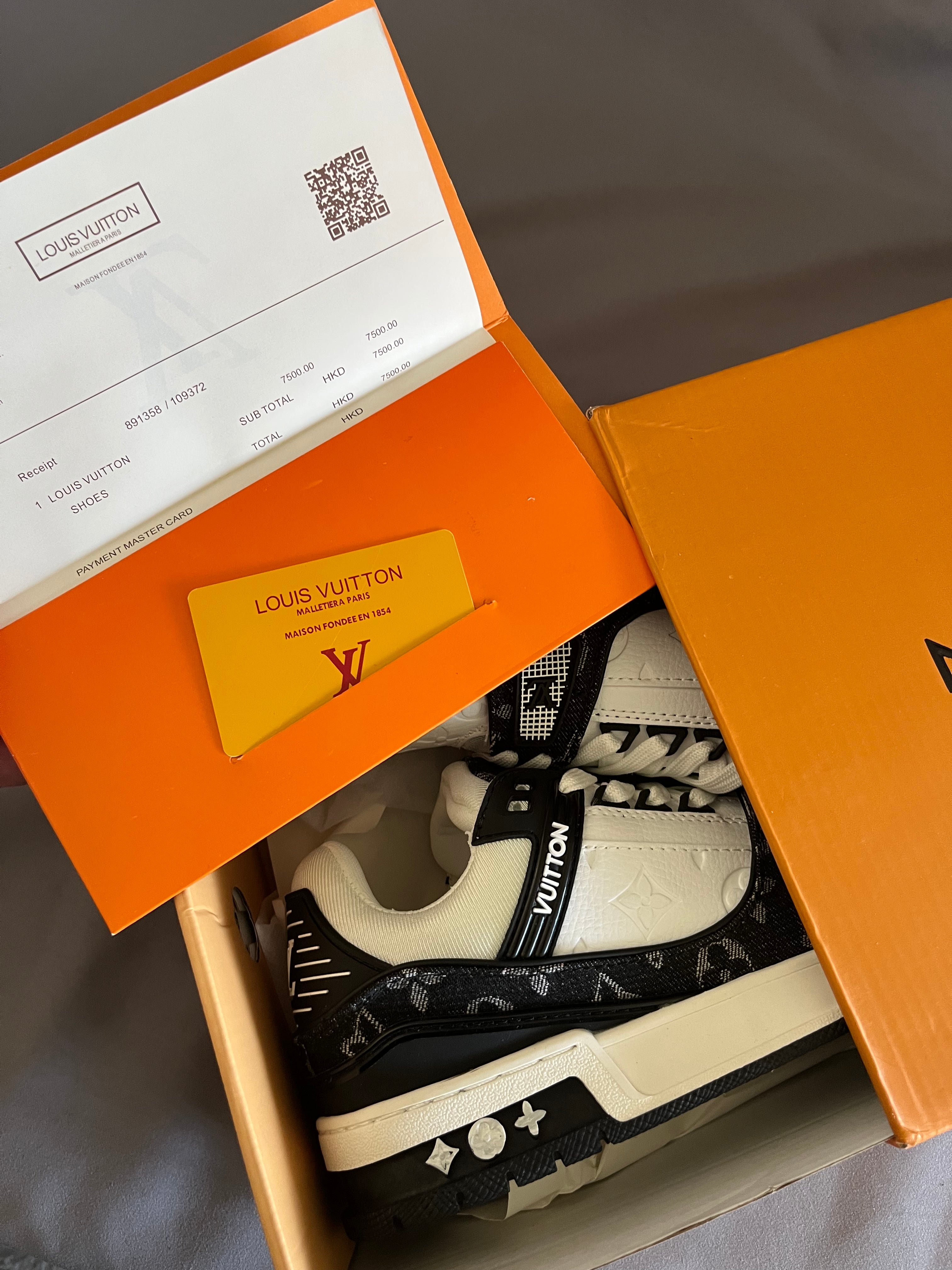 LV Trainer "Black and White"