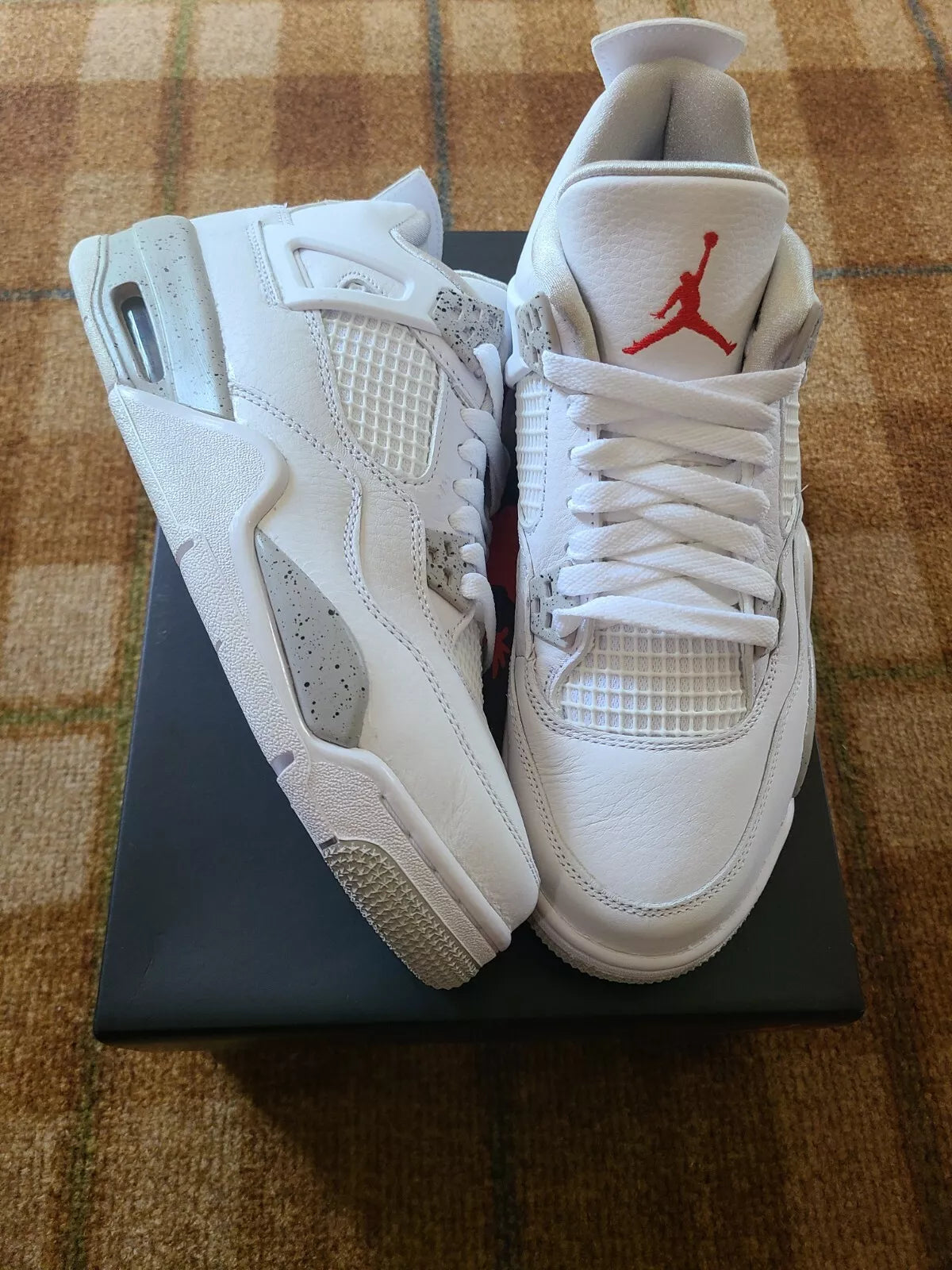Air Jordan 4 "White Oreo"