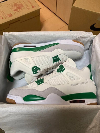 Air Jordan 4 "Pine Green"